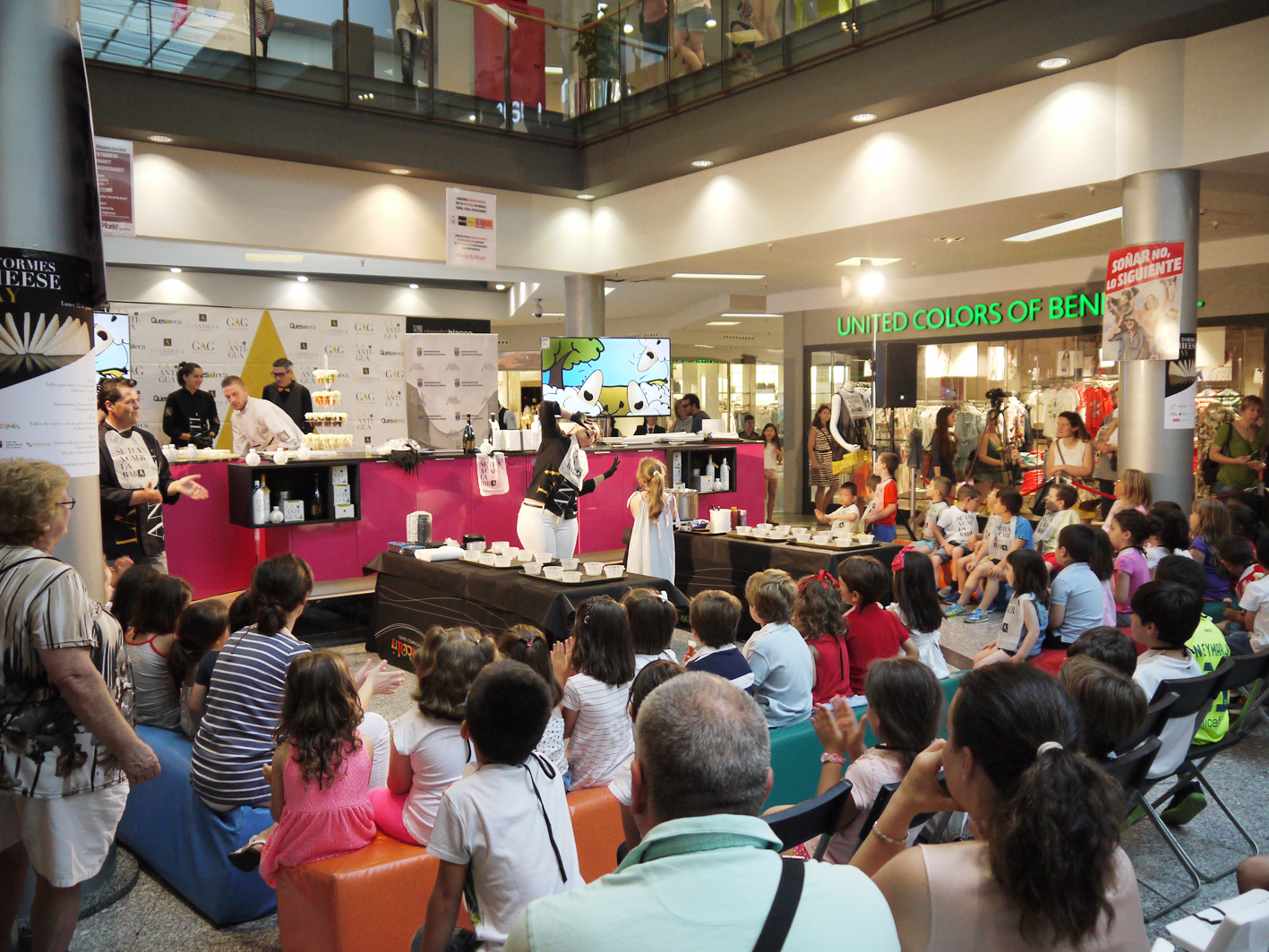 Foto 5 - Éxito del #CheeseDay en el centro comercial El Tormes