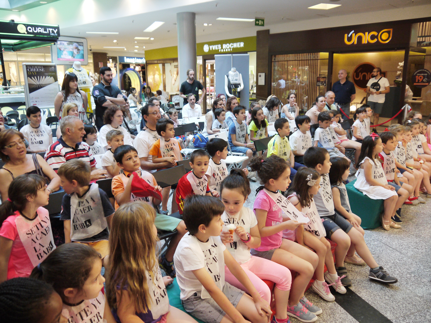 Foto 4 - Éxito del #CheeseDay en el centro comercial El Tormes