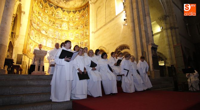 La Coral Salmantina ha puesto la nota musical al pregón del Corpus. Foto: David Fernández