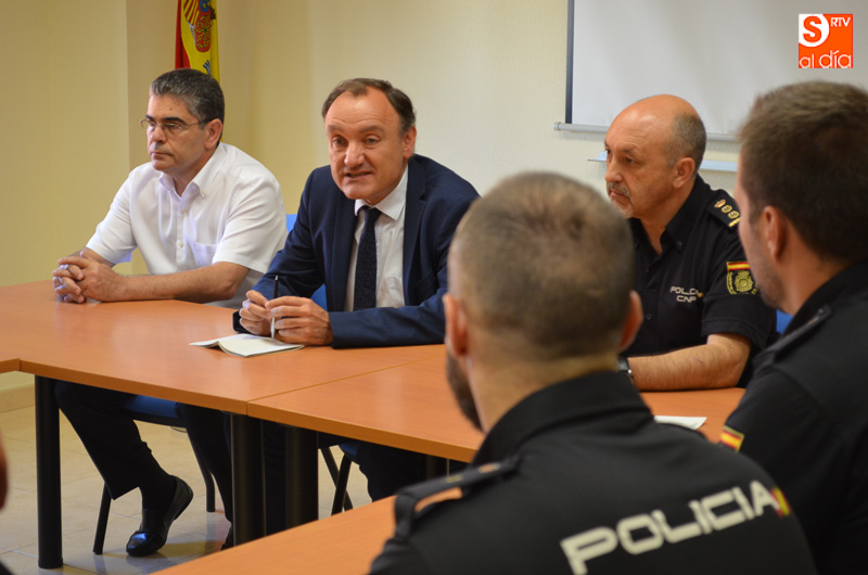 Foto 6 - Ocho alumnos de la Escuela Nacional de Policía completan su formación en Salamanca