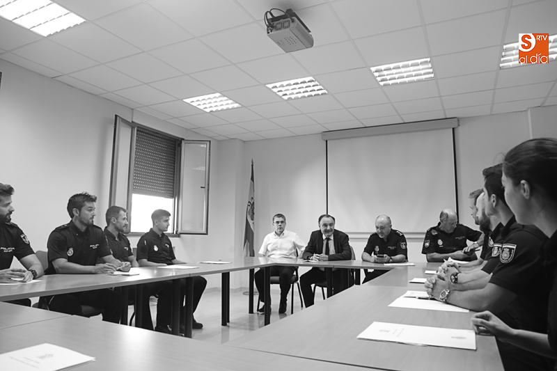 Foto 4 - Ocho alumnos de la Escuela Nacional de Policía completan su formación en Salamanca