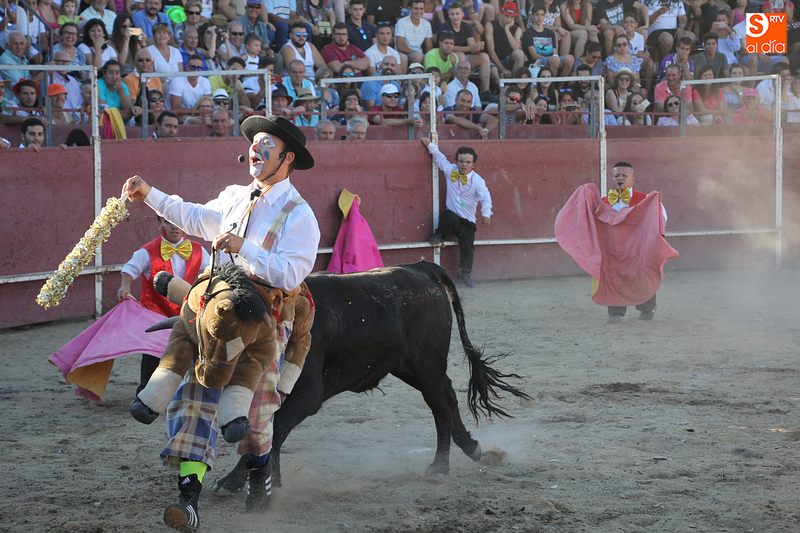 Foto 6 - Divertida tarde taurina en Peralejos de Abajo con Francisco Tapia como vencedor del II Bolsín  