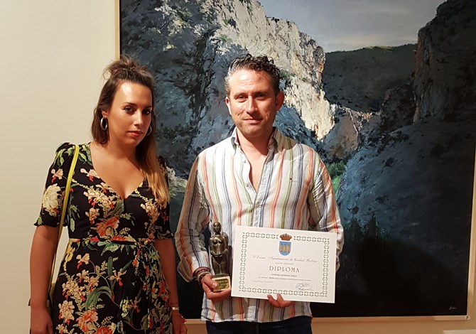 El ganador del Certamen de Artes Plásticas Celso Lagar recibe los 3.000€ de premio  