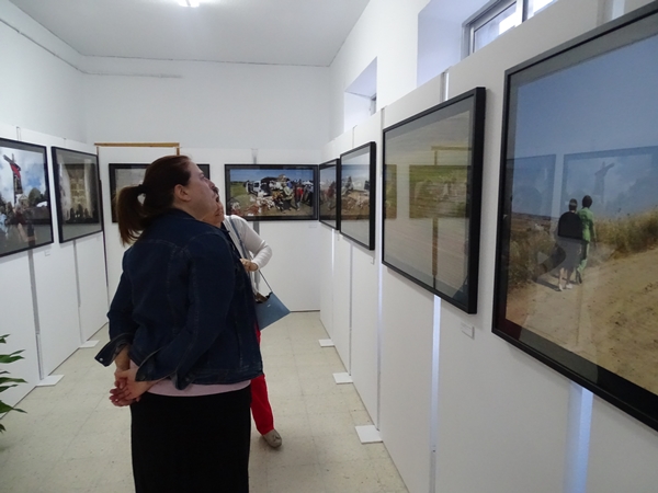 La alcaldesa, Juana González, visita la exposición | Foto: Jorge Holguera
