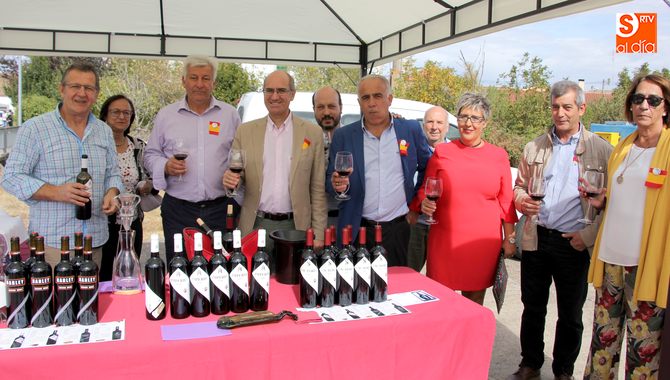 Las autoridades brindaron con un vino de la DO Arribes de la bodega Viña Romana / CORRAL