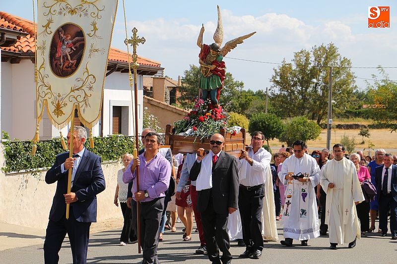 San Miguel de Valero cumple la tradición con su patrón
