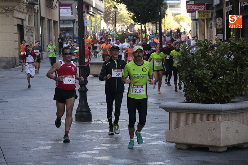 Foto 5 - Ana María Cortés y Pedro Ramos se imponen en una multitudinaria VIII Carrera de los 1.000 pasos