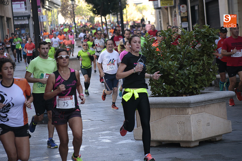 Foto 3 - Ana María Cortés y Pedro Ramos se imponen en una multitudinaria VIII Carrera de los 1.000 pasos