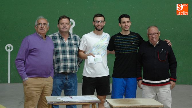 Ganadores del torneo con el alcalde, SAnti Herrero y Pepe Cordobés