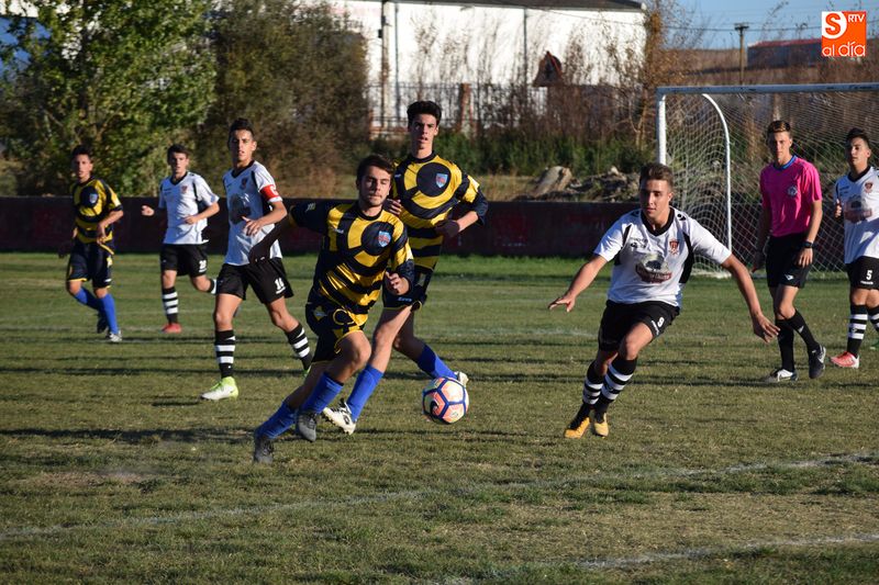 Instantes del encuentro entre el equipo Juvenil y el Ciudad Rodrigo