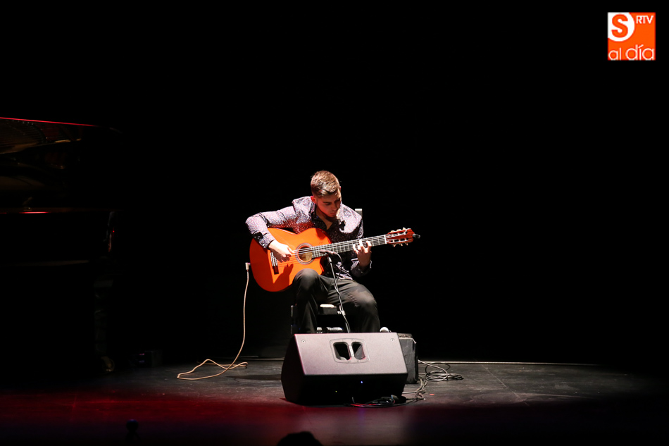Foto 4 - Amós Lora hace vibrar al Liceo con su virtuosismo a la guitarra