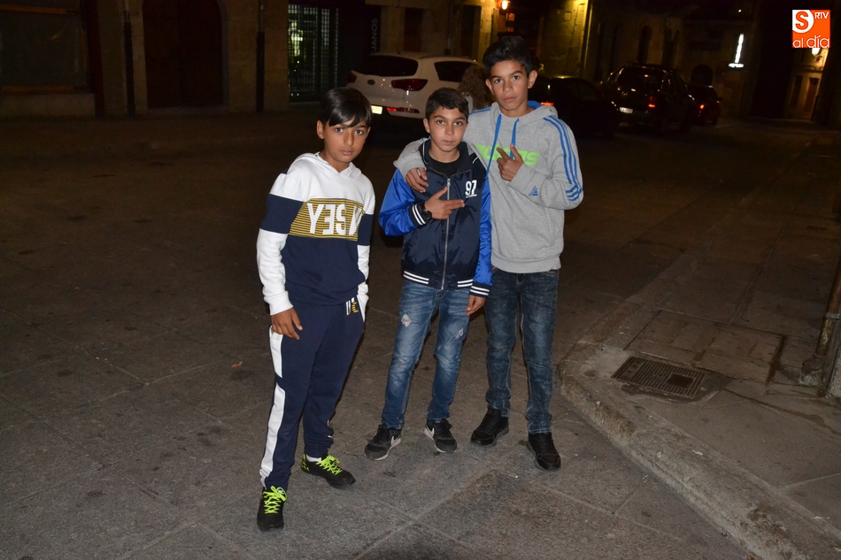 Eh, sácanos una foto: Animada tarde en la Plaza  