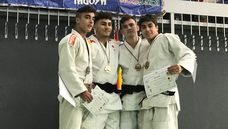 Unos de los podios en la Supercopa de España Júnior