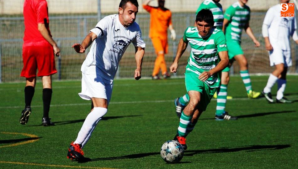 Momento de un partido de la pasada semana en Salmantino Vegapiel