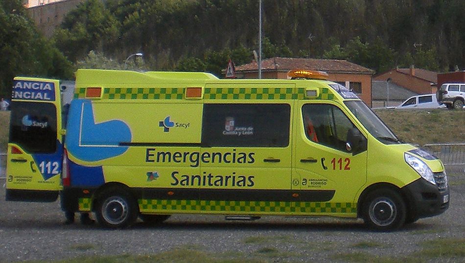 J.M.S.H. de 62 años de edad y vecino de Vitigudino, fue trasladado al hospital en ambulancia