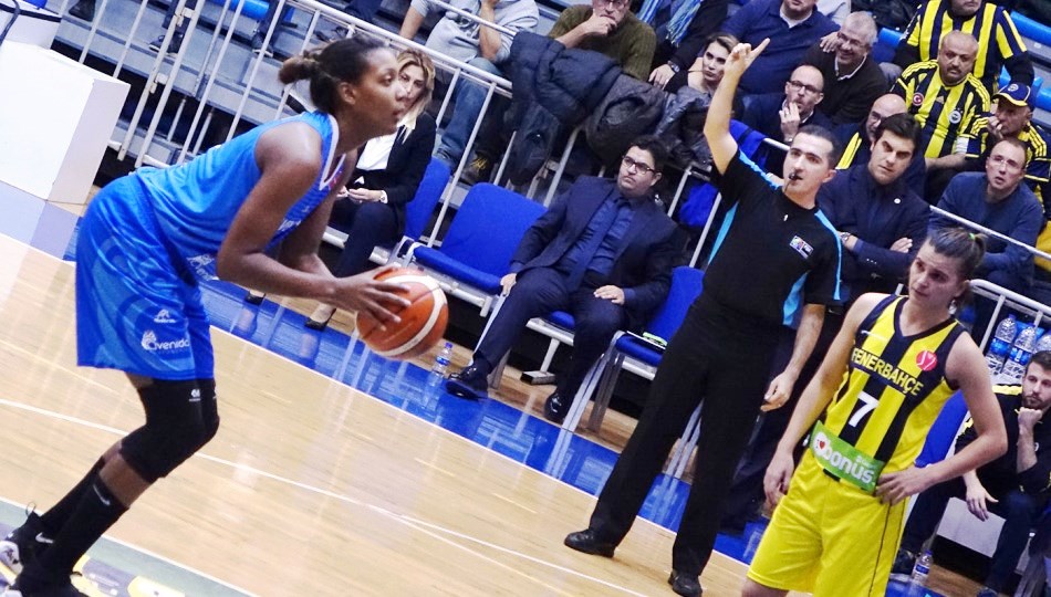 Robinson, en los tiros libres, en un momento del partido ante Fenerbahce