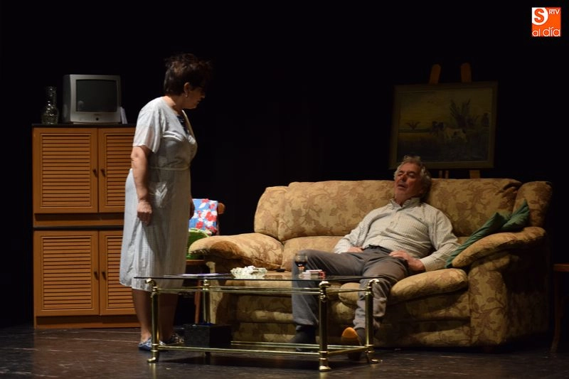 Foto 6 - El grupo Al Alba Teatro representa la obra &lsquo;Prefiero los viaje del Imserso&rsquo;