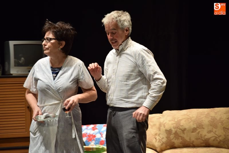 Foto 4 - El grupo Al Alba Teatro representa la obra &lsquo;Prefiero los viaje del Imserso&rsquo;
