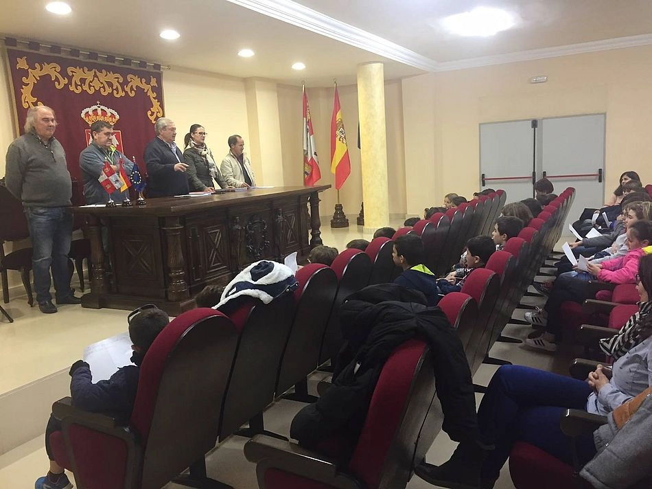 Foto 9 - Los alumnos del colegio Las Dehesas visitan el Ayuntamiento
