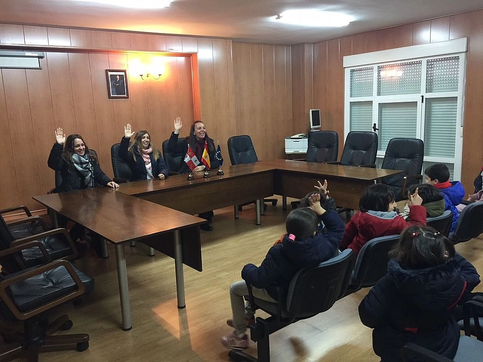 Foto 7 - Los alumnos del colegio Las Dehesas visitan el Ayuntamiento