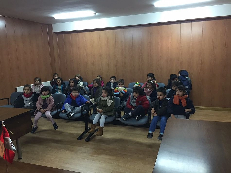 Foto 6 - Los alumnos del colegio Las Dehesas visitan el Ayuntamiento