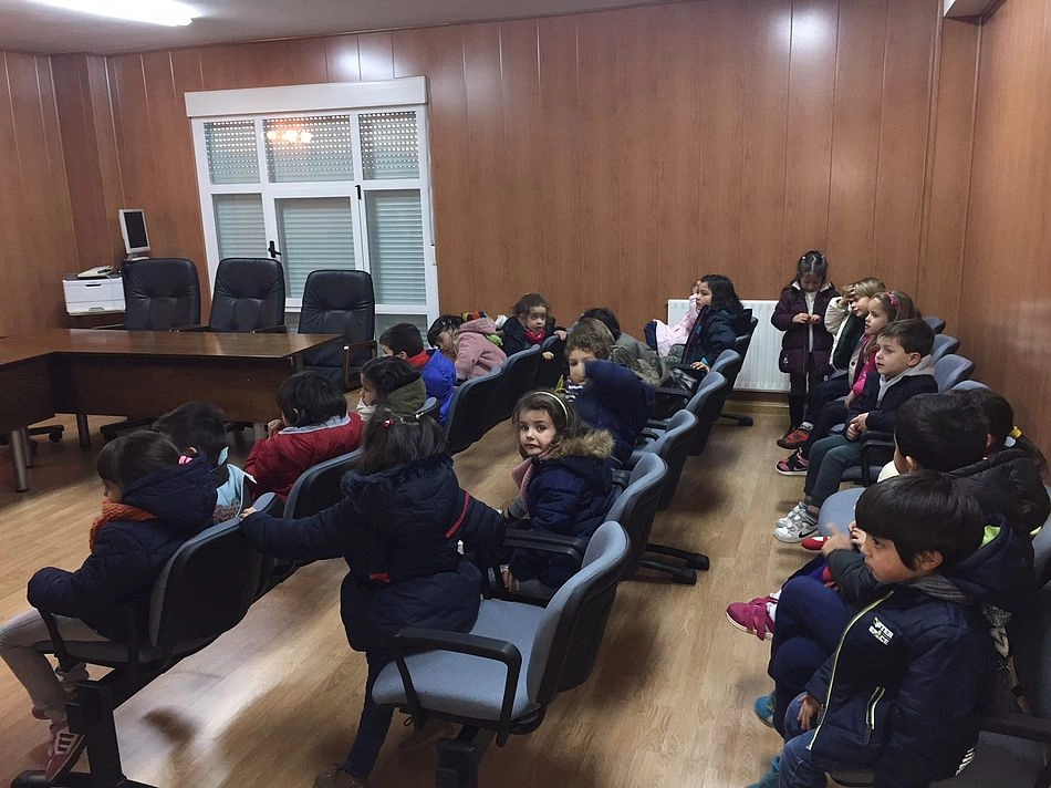 Foto 5 - Los alumnos del colegio Las Dehesas visitan el Ayuntamiento