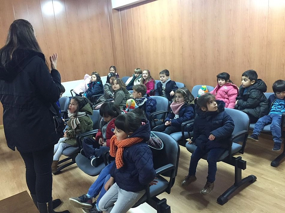 Foto 3 - Los alumnos del colegio Las Dehesas visitan el Ayuntamiento