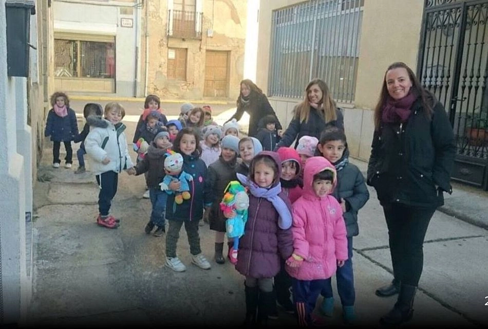 Foto 2 - Los alumnos del colegio Las Dehesas visitan el Ayuntamiento