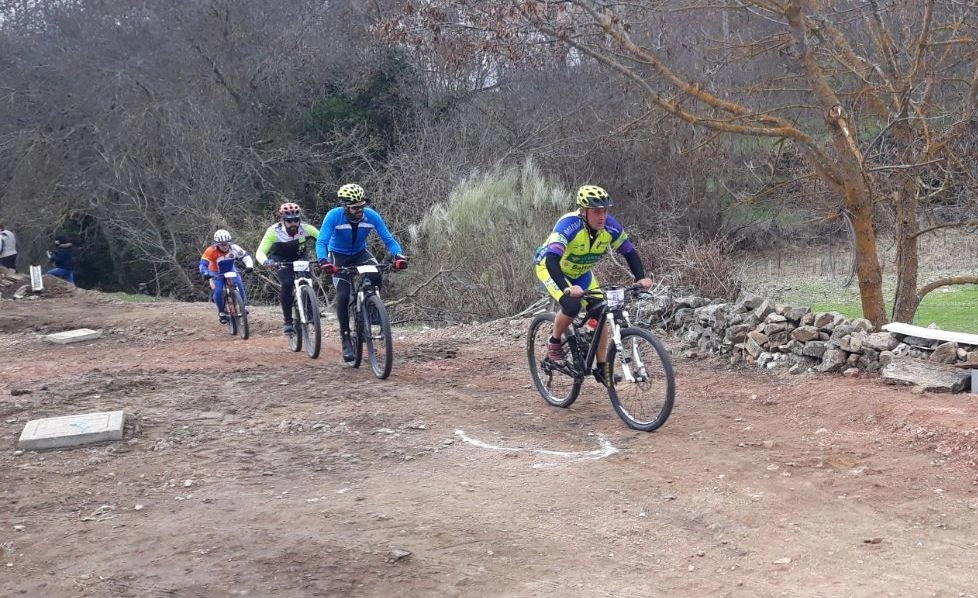 Foto 10 - Miguel Barrientos repite victoria en la KDD del Pavo del Club BTT de Saelices  