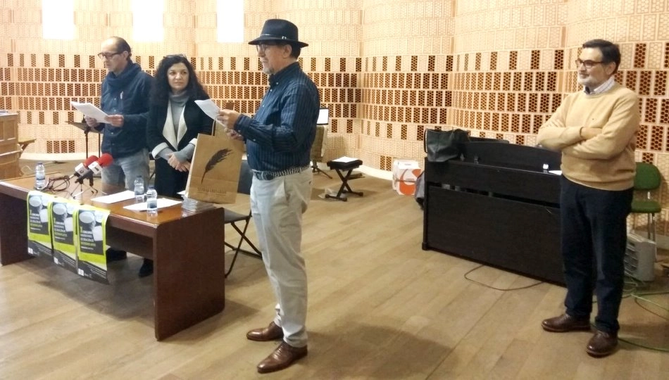 Foto 4 - Ra&uacute;l Clavero gana el X concurso de microrrelatos de la USAL