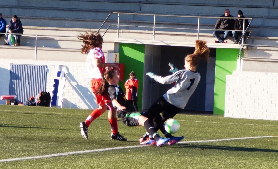 Foto 4 - Carmen anota su primer gol con la Selecci&oacute;n auton&oacute;mica, que cae derrotada frente a Extremadura  