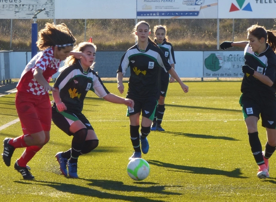 Foto 5 - Carmen anota su primer gol con la Selecci&oacute;n auton&oacute;mica, que cae derrotada frente a Extremadura  