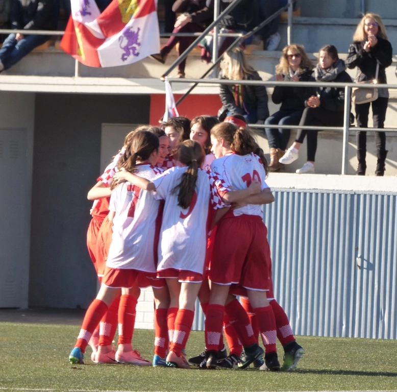 Foto 3 - Carmen anota su primer gol con la Selecci&oacute;n auton&oacute;mica, que cae derrotada frente a Extremadura  