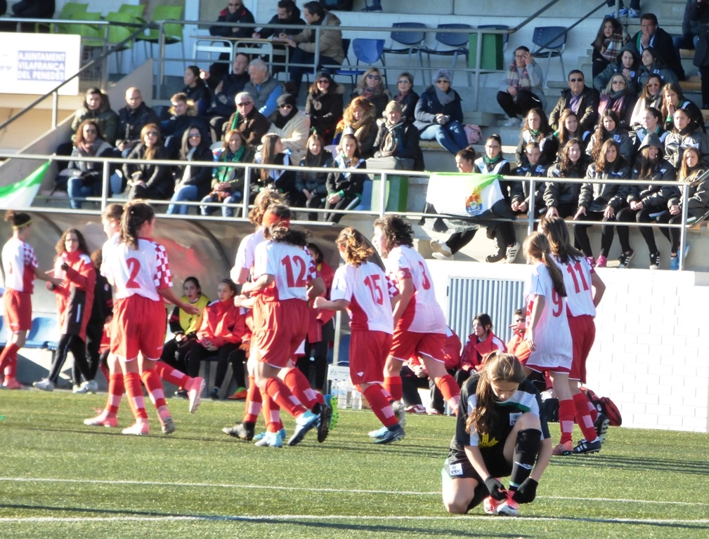 Foto 2 - Carmen anota su primer gol con la Selecci&oacute;n auton&oacute;mica, que cae derrotada frente a Extremadura  