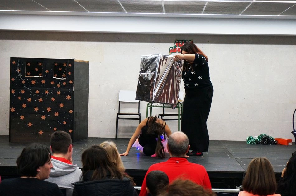 Foto 10 - Villares disfruta de la obra teatral &lsquo;Estrellita de Navidad&rsquo;