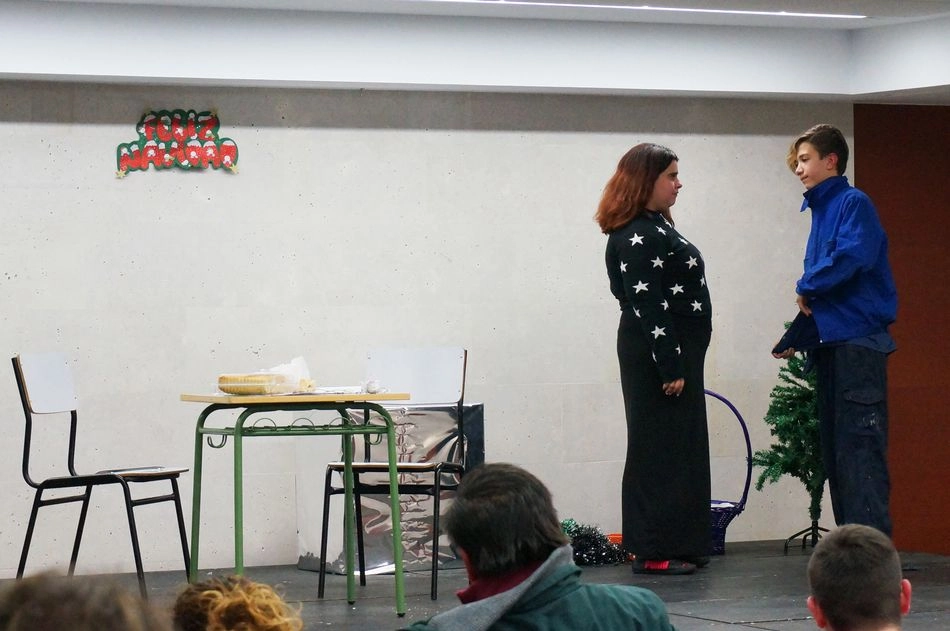 Foto 2 - Villares disfruta de la obra teatral &lsquo;Estrellita de Navidad&rsquo;