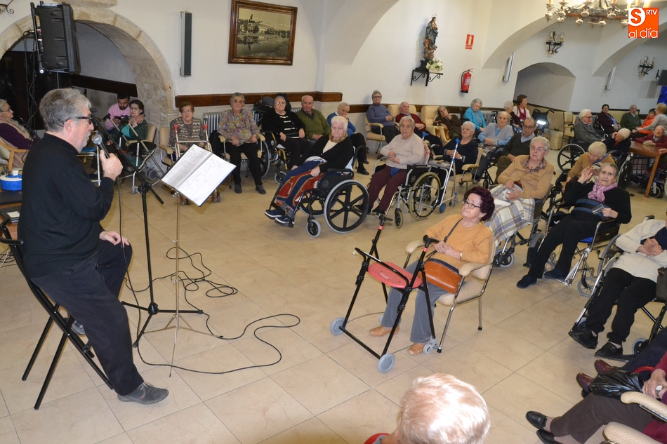Tarde de boleros en el Hospital de la Pasión de la mano de Lauren Risueño  