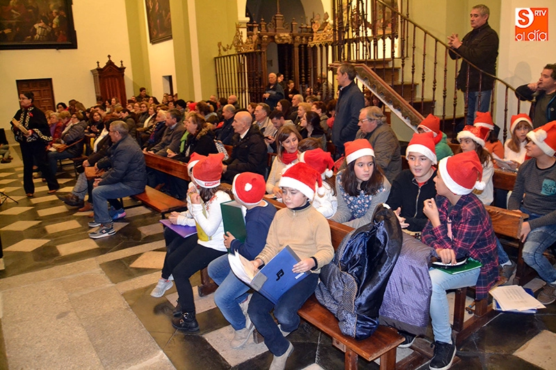 Foto 4 - Voces infantiles y adultas se unen para entonar la Navidad en la iglesia de las Madres Carmelitas
