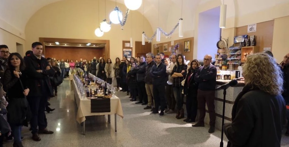 Foto 2 - El equipo rectoral y el personal de la Universidad Pontificia celebran la Navidad