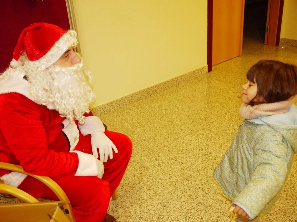 Foto 3 - Pap&aacute; Noel visita Carbajosa