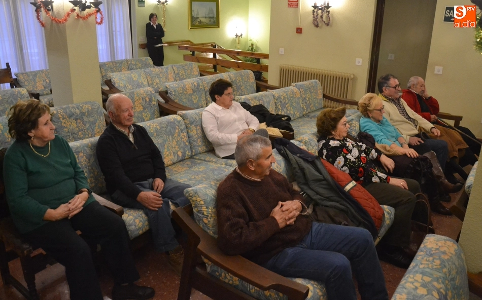 Foto 3 - El narrador Carlos Ortiz lleva sus cuentos a los centros de mayores  