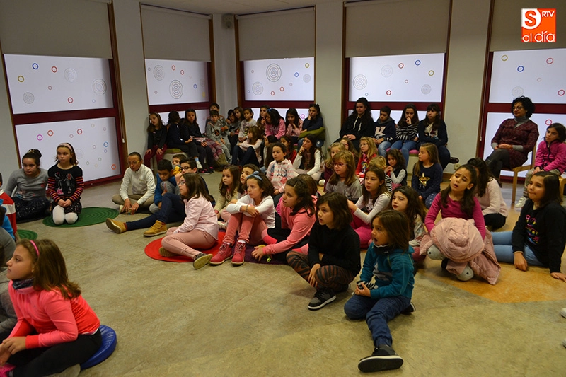 Foto 3 - Elena Mesonero protagoniza una jornada educativa para ni&ntilde;os y adultos en el CDS&nbsp;