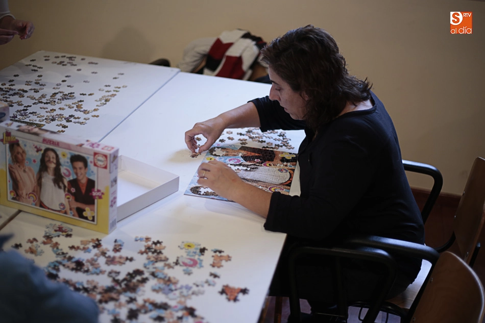 Foto 10 - La pasi&oacute;n por los puzzles conquista la iglesia Vieja de Pizarrales