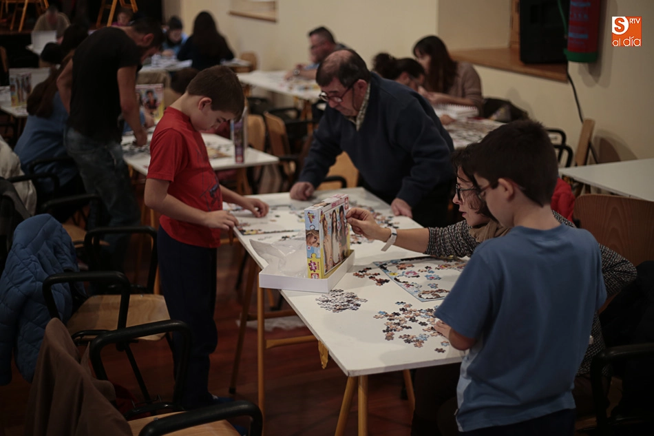 Foto 9 - La pasi&oacute;n por los puzzles conquista la iglesia Vieja de Pizarrales