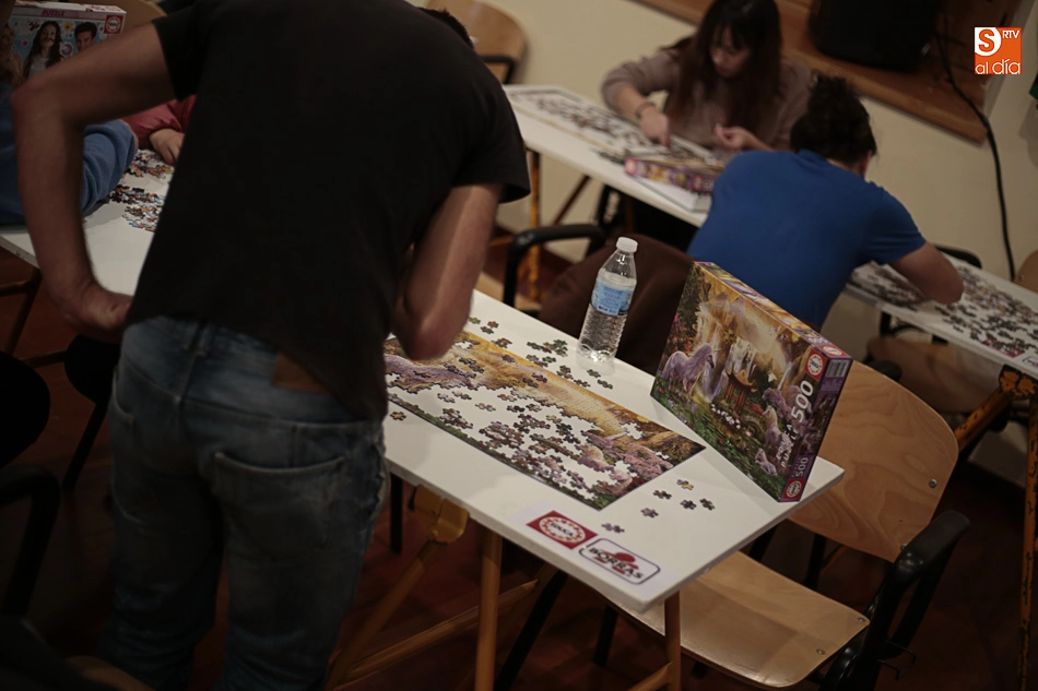 Foto 7 - La pasi&oacute;n por los puzzles conquista la iglesia Vieja de Pizarrales