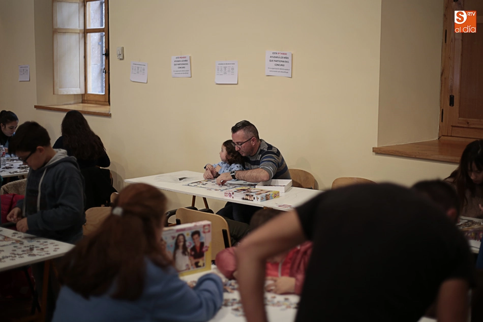 Foto 6 - La pasi&oacute;n por los puzzles conquista la iglesia Vieja de Pizarrales