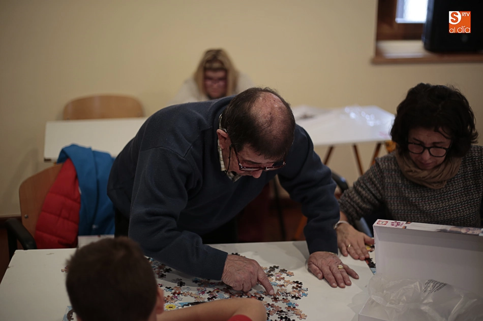 Foto 5 - La pasi&oacute;n por los puzzles conquista la iglesia Vieja de Pizarrales