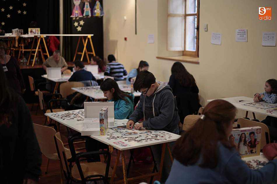 Foto 3 - La pasi&oacute;n por los puzzles conquista la iglesia Vieja de Pizarrales
