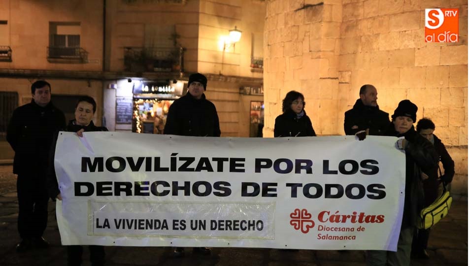 Círculo de silencio por el derecho a la vivienda en la Puerta de Zamora