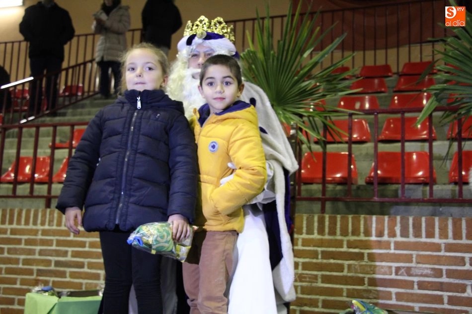 Foto 10 - SS. MM. los Reyes Magos llenan de alegr&iacute;a a peque&ntilde;os y mayores en Lumbrales  
